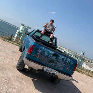 Meet your Posher, Dustin